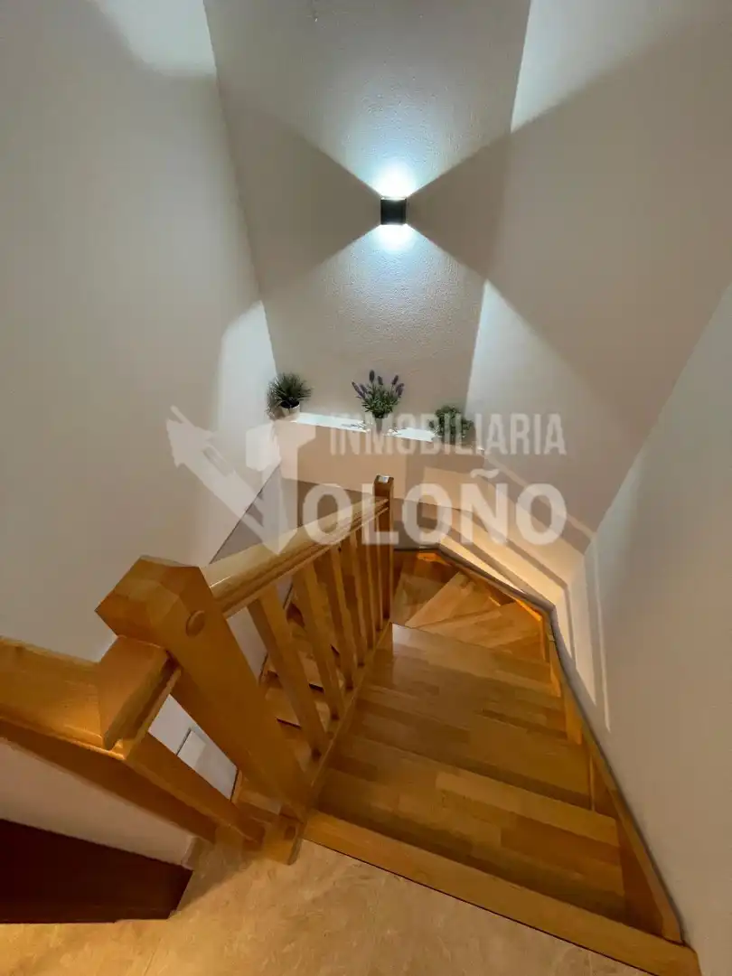 Dúplex en venta en Castañares de Rioja con Calefacción, Parquet y Terraza