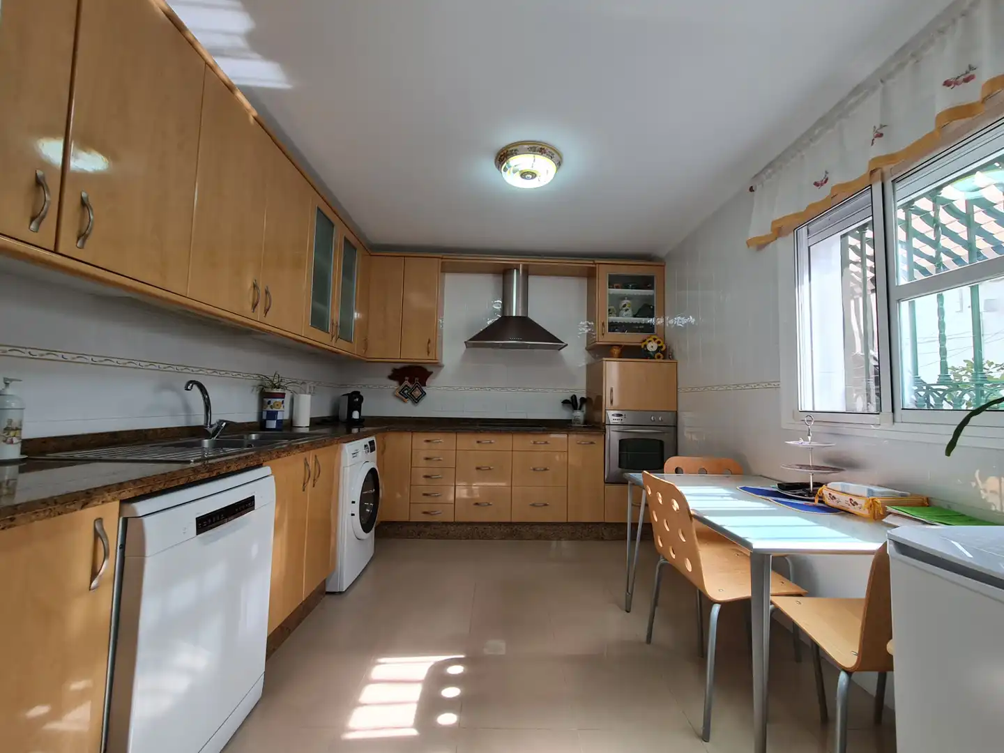 Kitchen of Houses for sale in Camas  with Air Conditioner, Terrace and Storage room