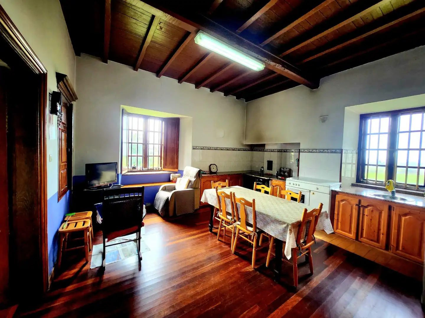 Esszimmer von Country house zum Verkauf in Coaña mit Privatgarten, Abstellraum und Balkon
