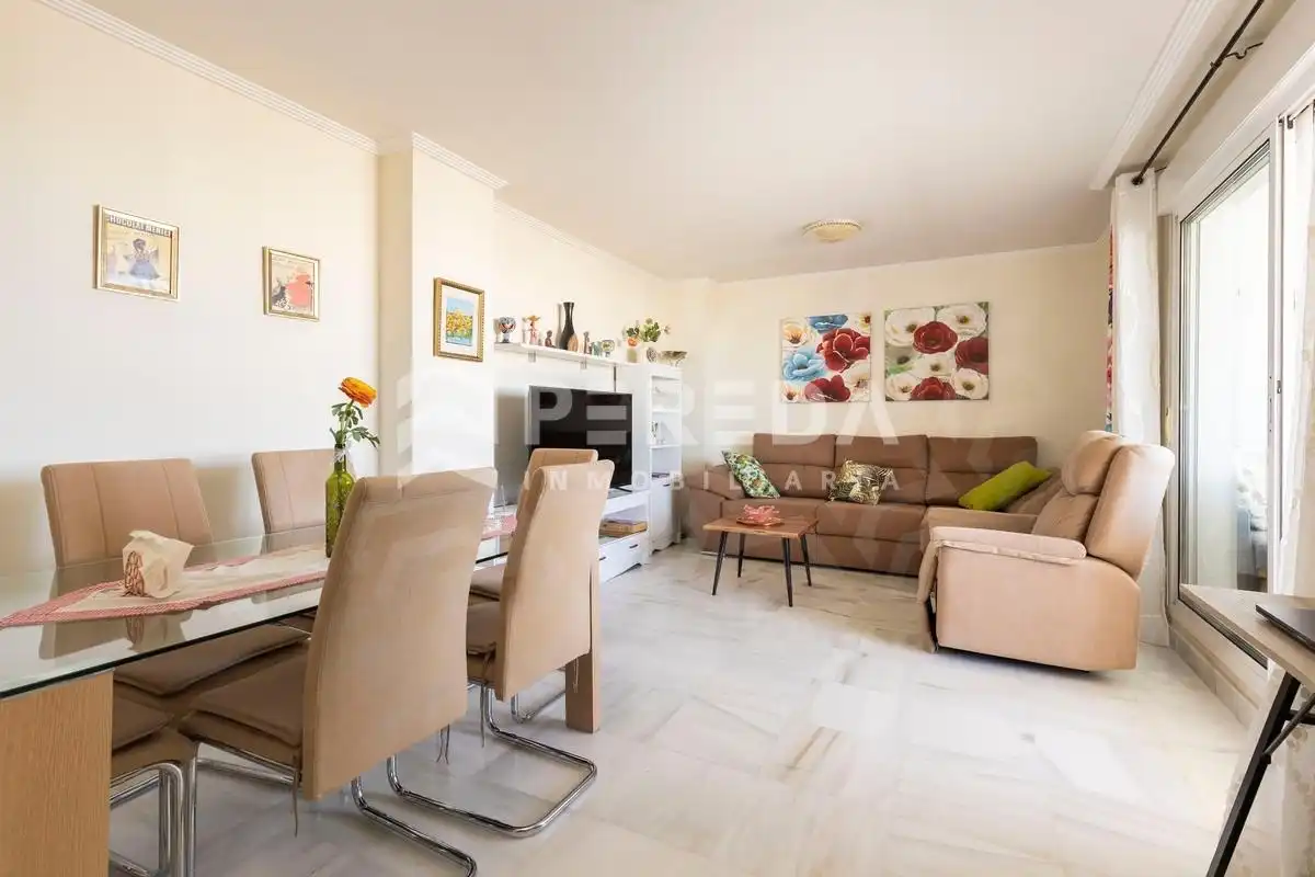 Wohnzimmer von Wohnung zum Verkauf in Roquetas de Mar mit Klimaanlage, Privatgarten und Terrasse