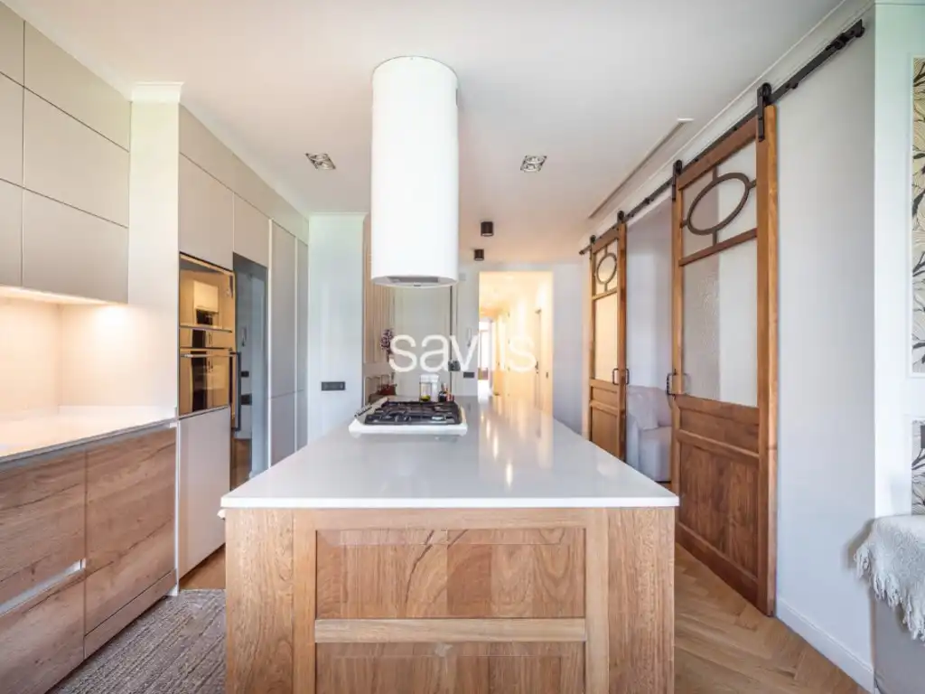 Cuina de Apartament en venda en Barcelona amb Aire condicionat, Terrassa i Forn