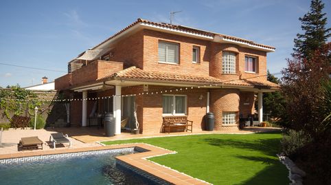 Foto 2 de Casa adosada en venta en Carrer Magnòlies, Les Fonts, Sant Quirze del Vallès