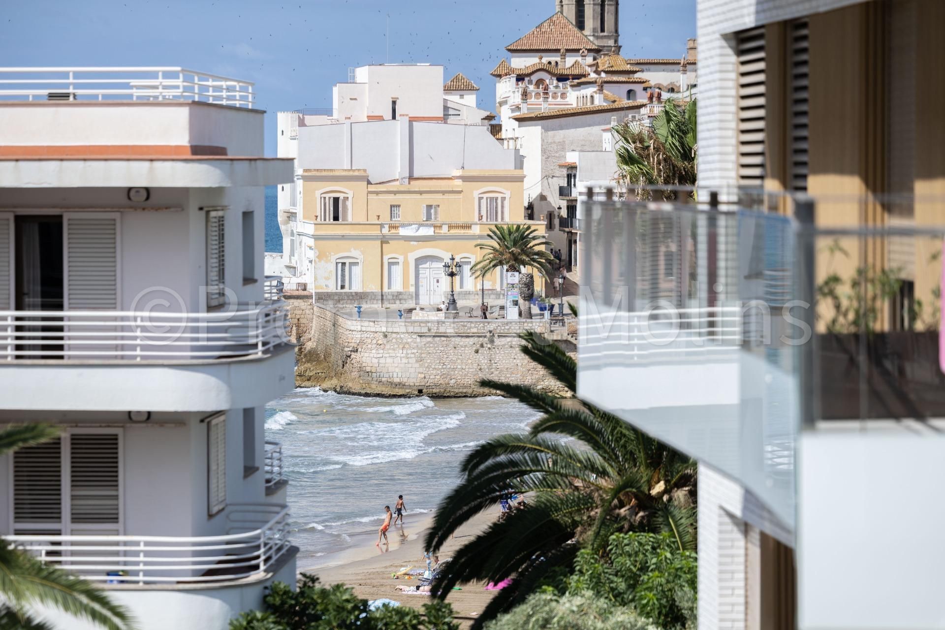 Vista exterior de Ático en venta en Sitges con Aire acondicionado, Calefacción y Terraza