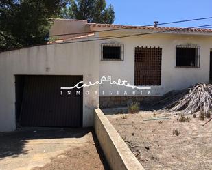 Vista exterior de Finca rústica en venda en La Nucia amb Piscina