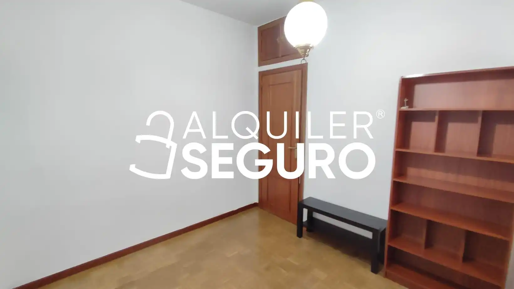 Dormitori de Pis de lloguer en Madrid amb Calefacció i Moblat