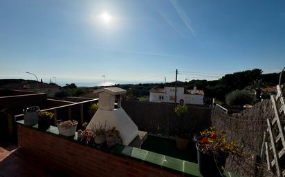 Exterior view of Single-family semi-detached for sale in Sant Andreu de Llavaneres  with Air Conditioner, Heating and Private garden