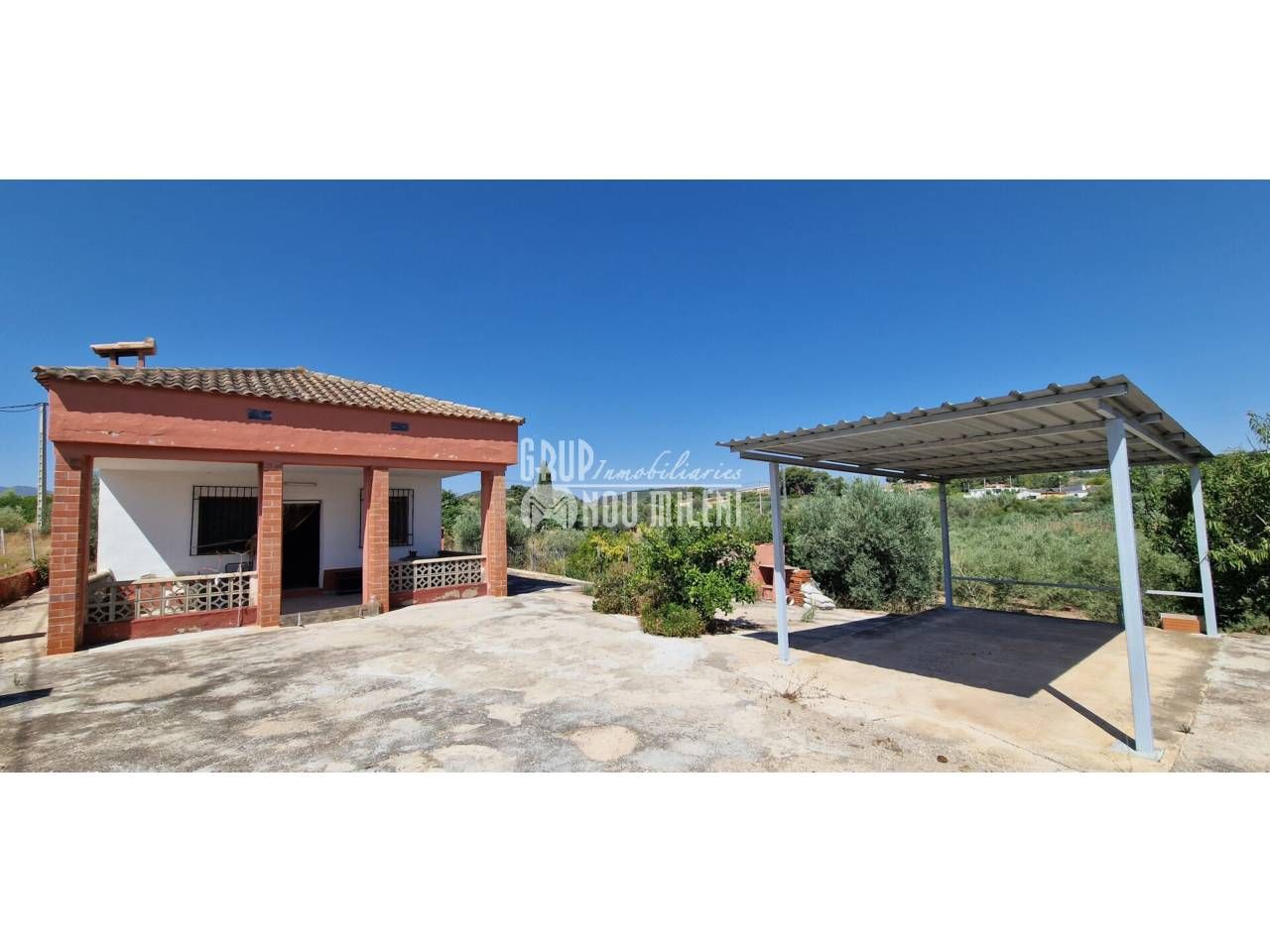 Vista exterior de Finca rústica en venda en Turís amb Jardí privat, Terrassa i Moblat