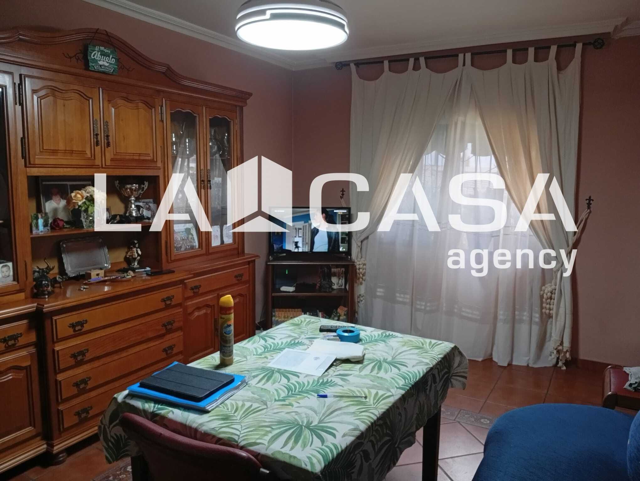 Single-family semi-detached for sale in Dos Hermanas  with Air Conditioner