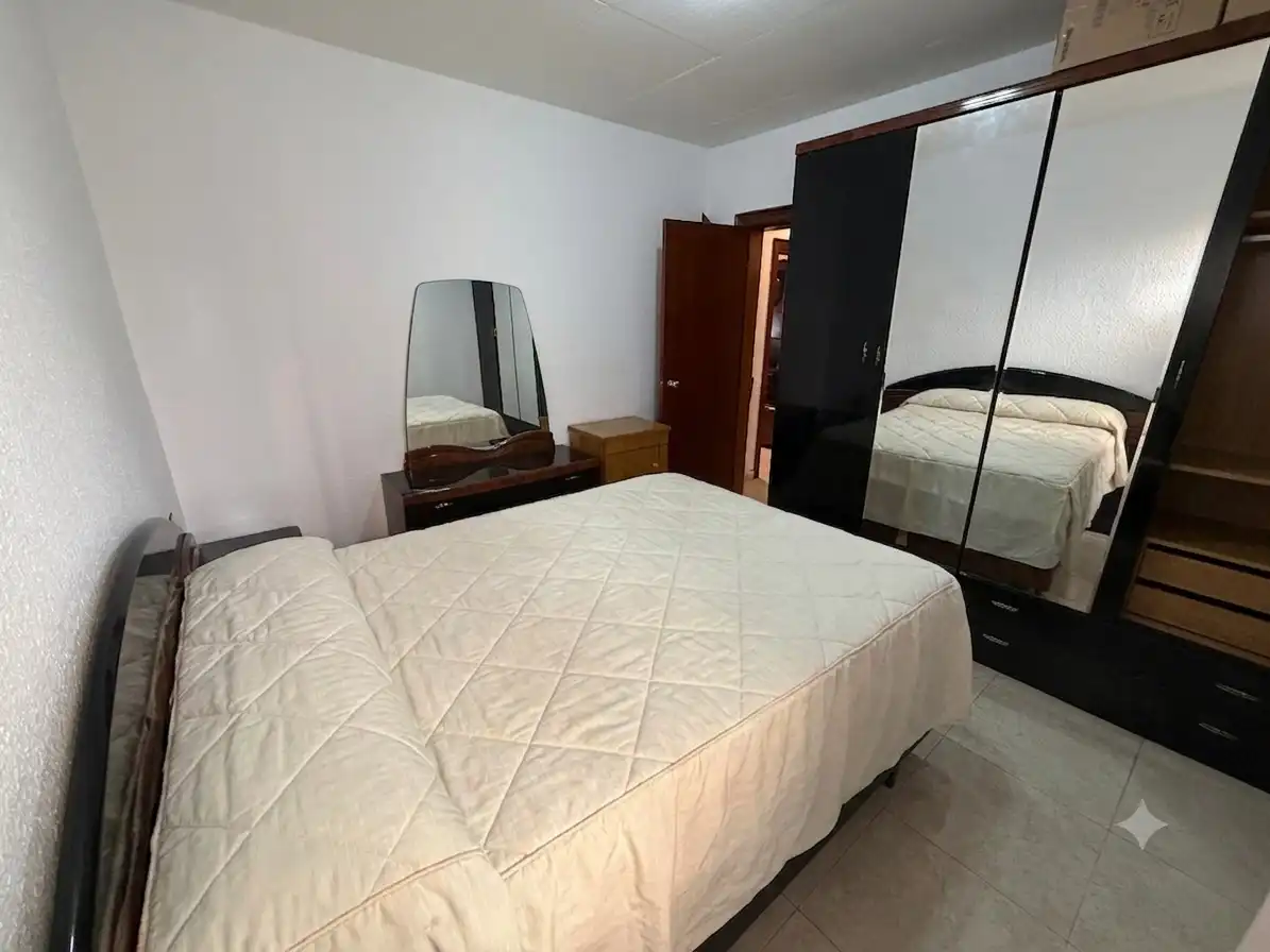 Schlafzimmer von Wohnung zum Verkauf in Cornellà de Llobregat mit Alarm