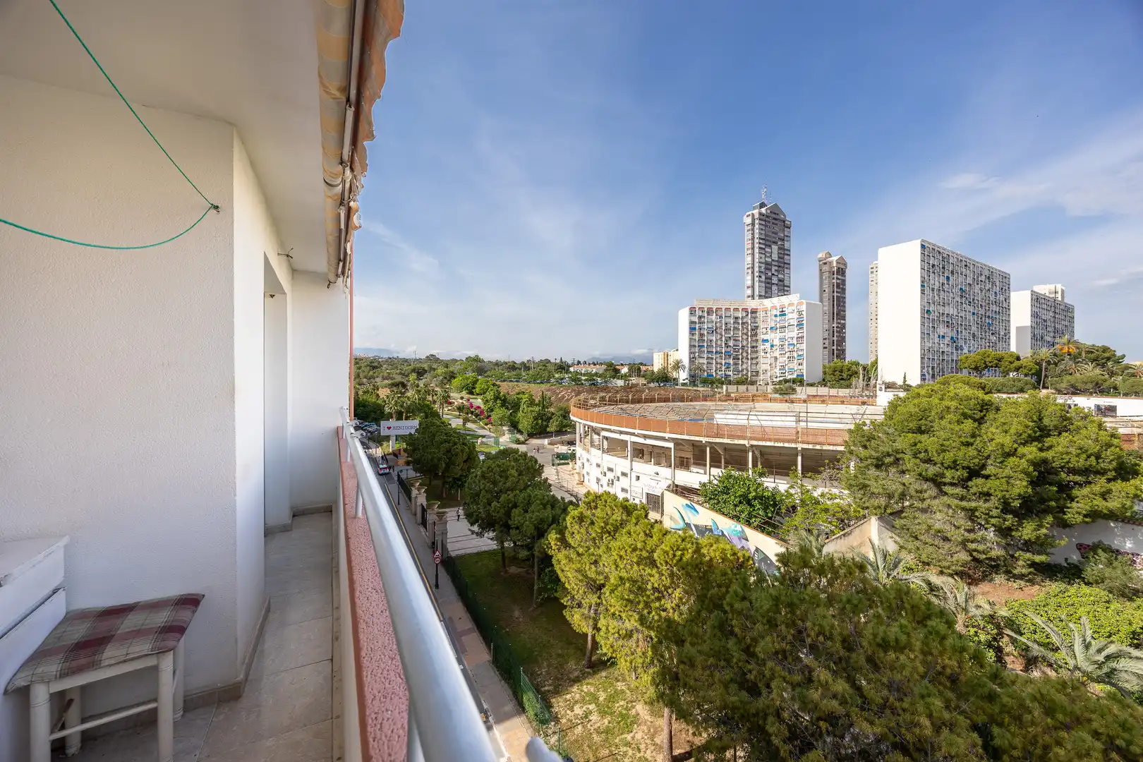 Vista exterior de Piso en venta en Benidorm con Amueblado y Balcón