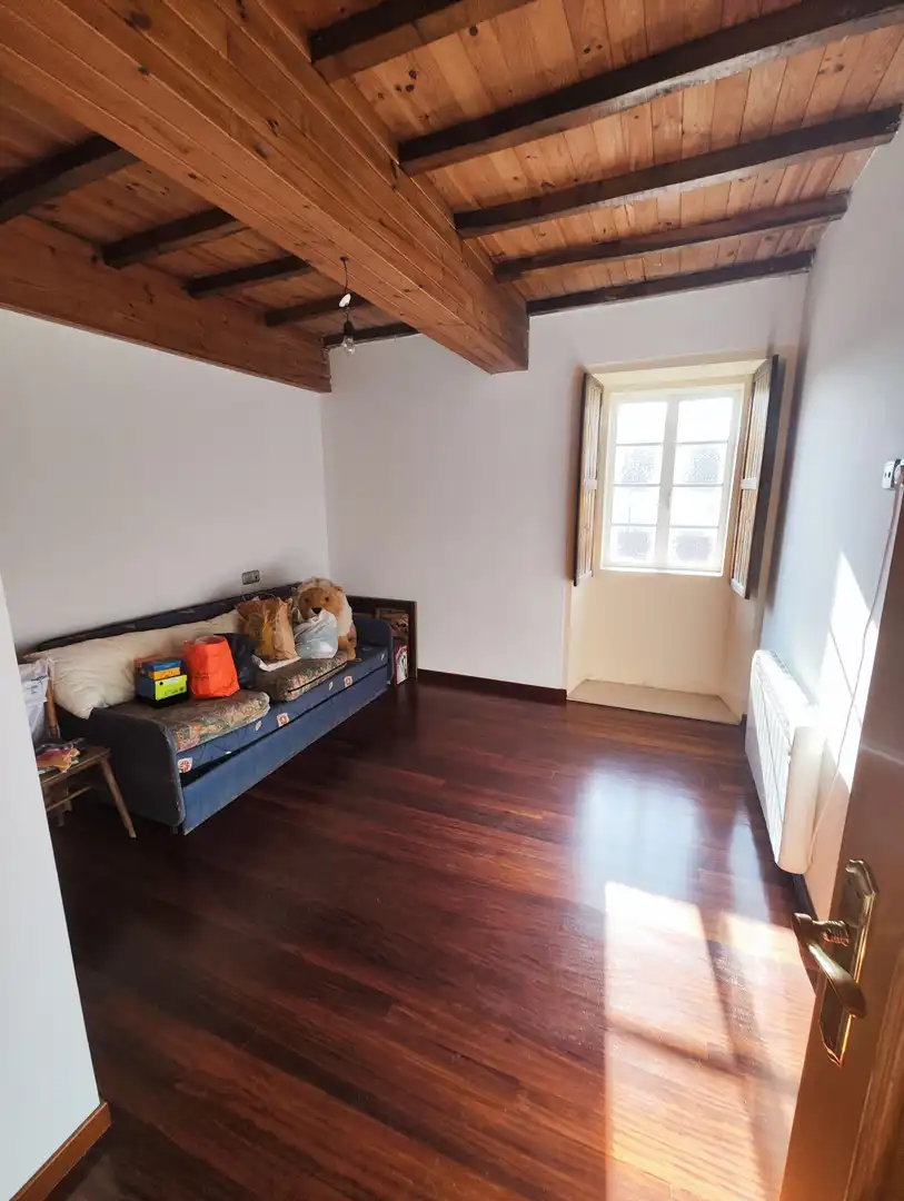 Sala d'estar de Casa o xalet en venda en Silleda amb Calefacció, Parquet i Traster