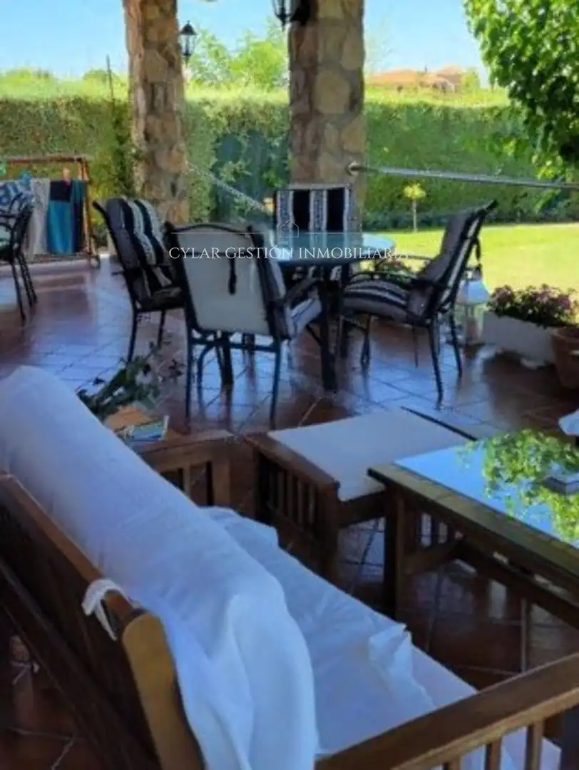 Terrassa de Casa o xalet en venda en Castellanos de Villiquera amb Calefacció i Piscina