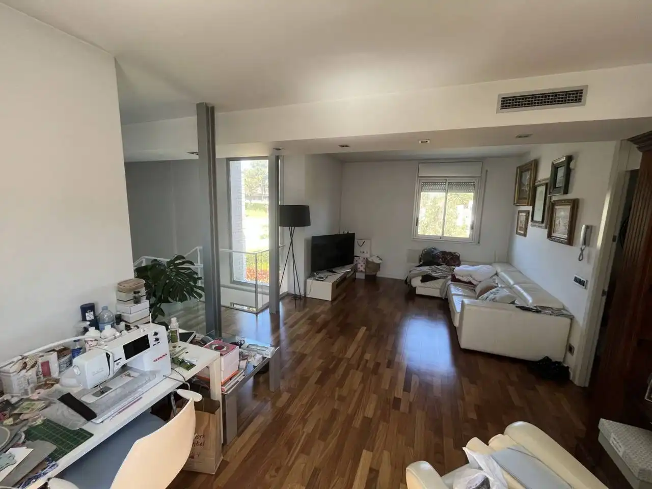 Sala d'estar de Casa o xalet en venda en Girona amb Aire condicionat, Calefacció i Jardí privat