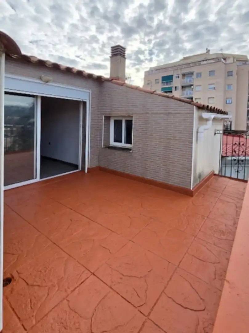 Terrasse von Dachboden zum Verkauf in Rubí mit Terrasse und Ofen