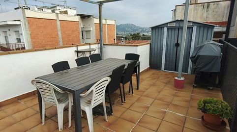 MUY LUMINOSO, CON TERRAZA, PISCINA COMUNITARIA Y PARKING