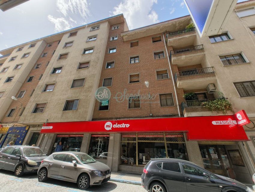 Vista exterior de Piso en venta en Segovia Capital con Calefacción y Parquet