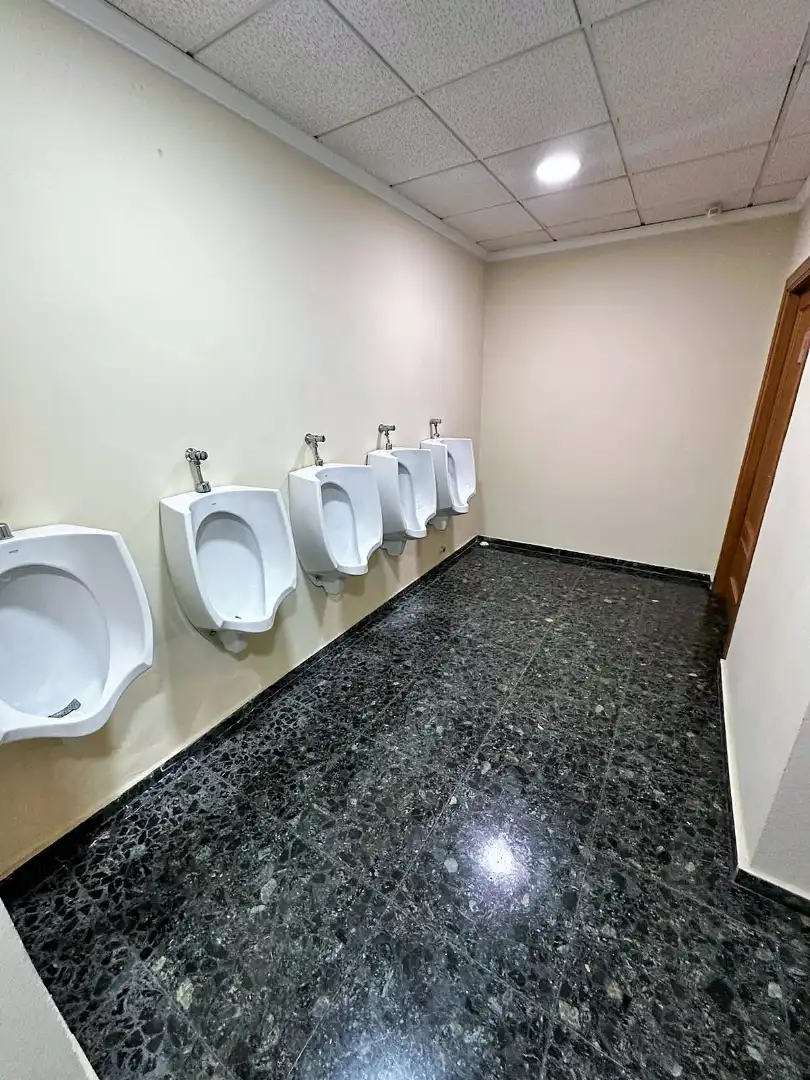 Badezimmer von Büro zur Miete in Valencia mit Klimaanlage