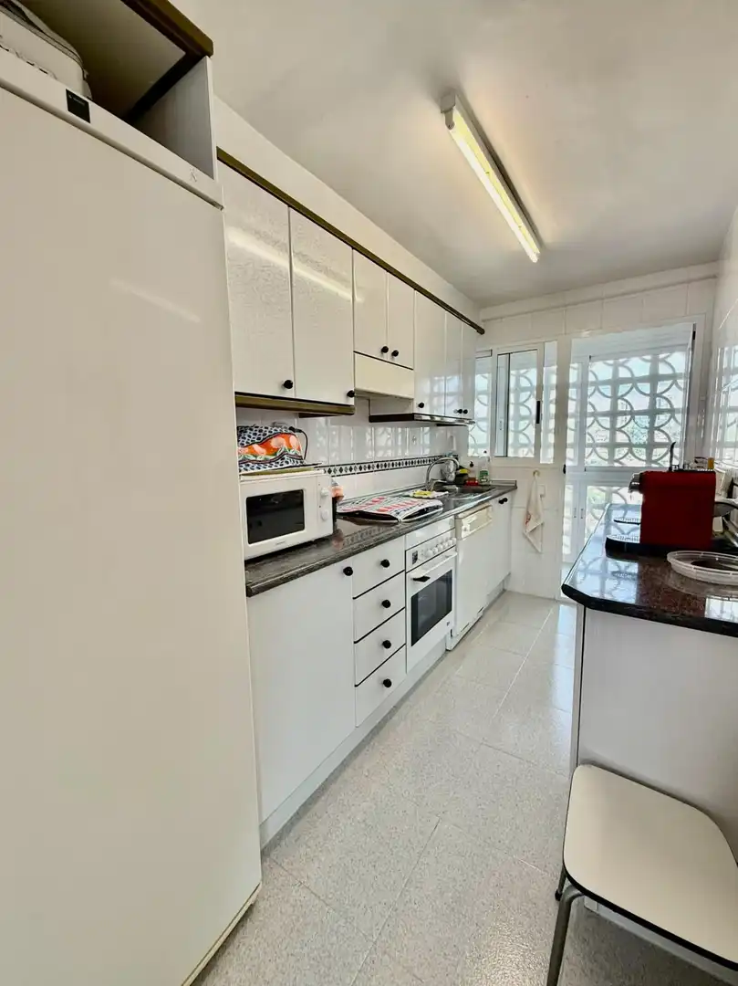Cuina de Apartament en venda en Benidorm amb Terrassa i Piscina comunitària