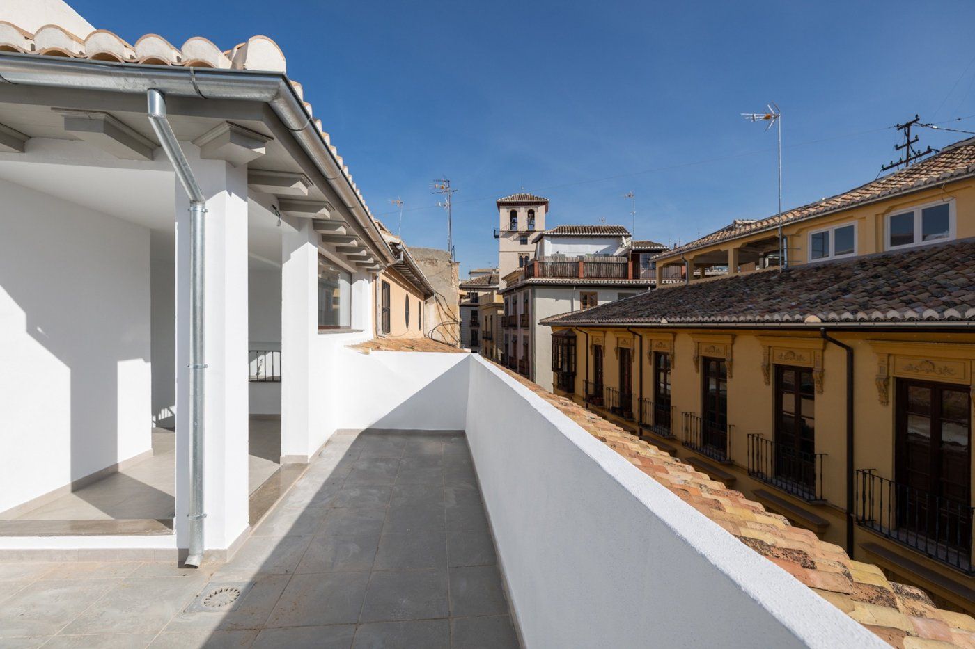 Vista exterior de Edifici en venda en  Granada Capital