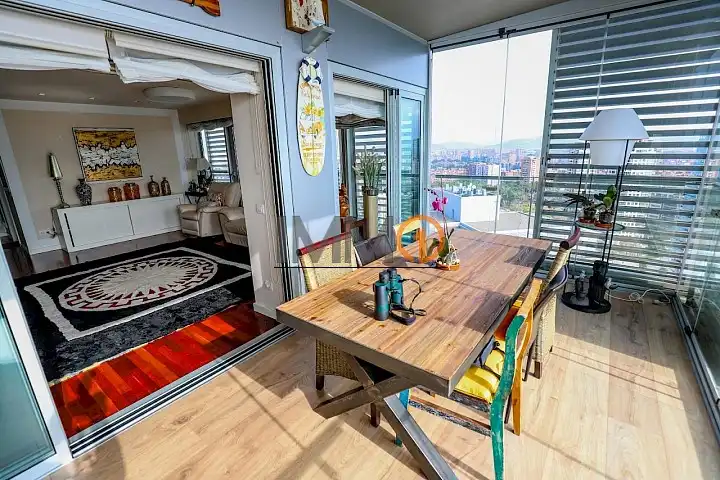 Comedor de Piso en venta en Barcelona con Calefacción y Terraza