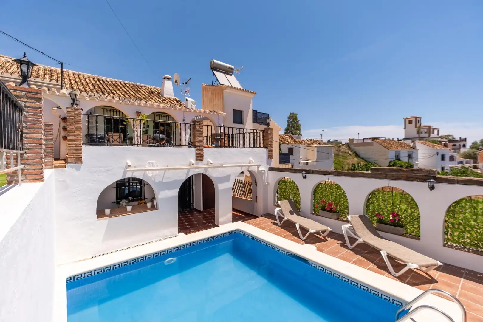 Vista exterior de Casa o chalet en venta en Vélez-Málaga con Piscina