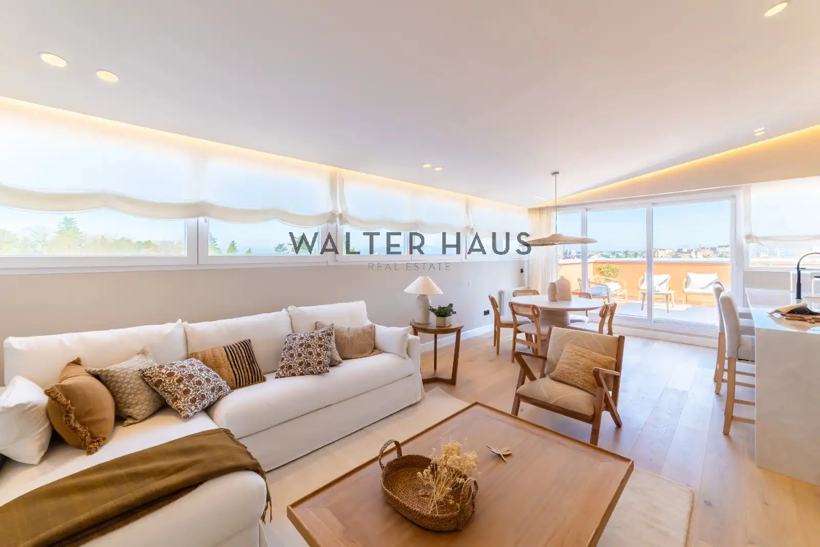 Living room of Attic for sale in  Madrid Capital  with Air Conditioner, Heating and Terrace