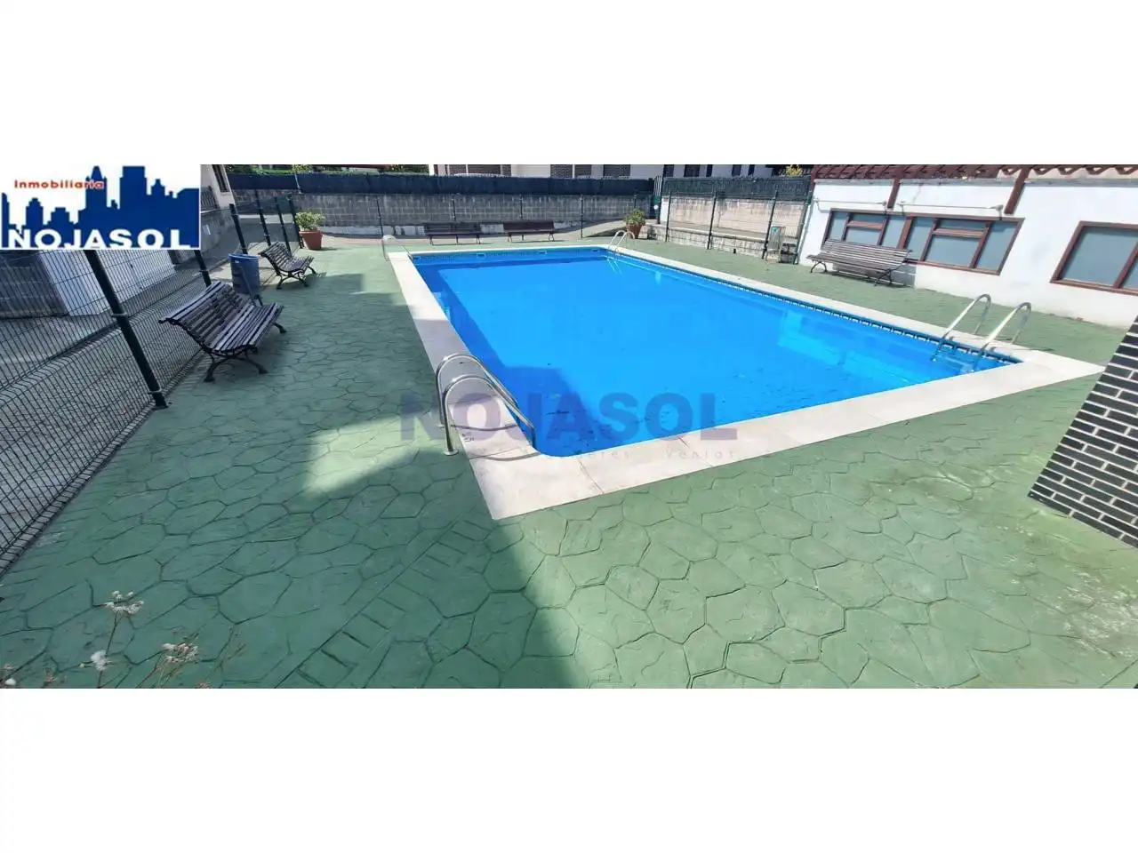 Piscina de Apartamento de alquiler en Noja con Calefacción, Terraza y Amueblado