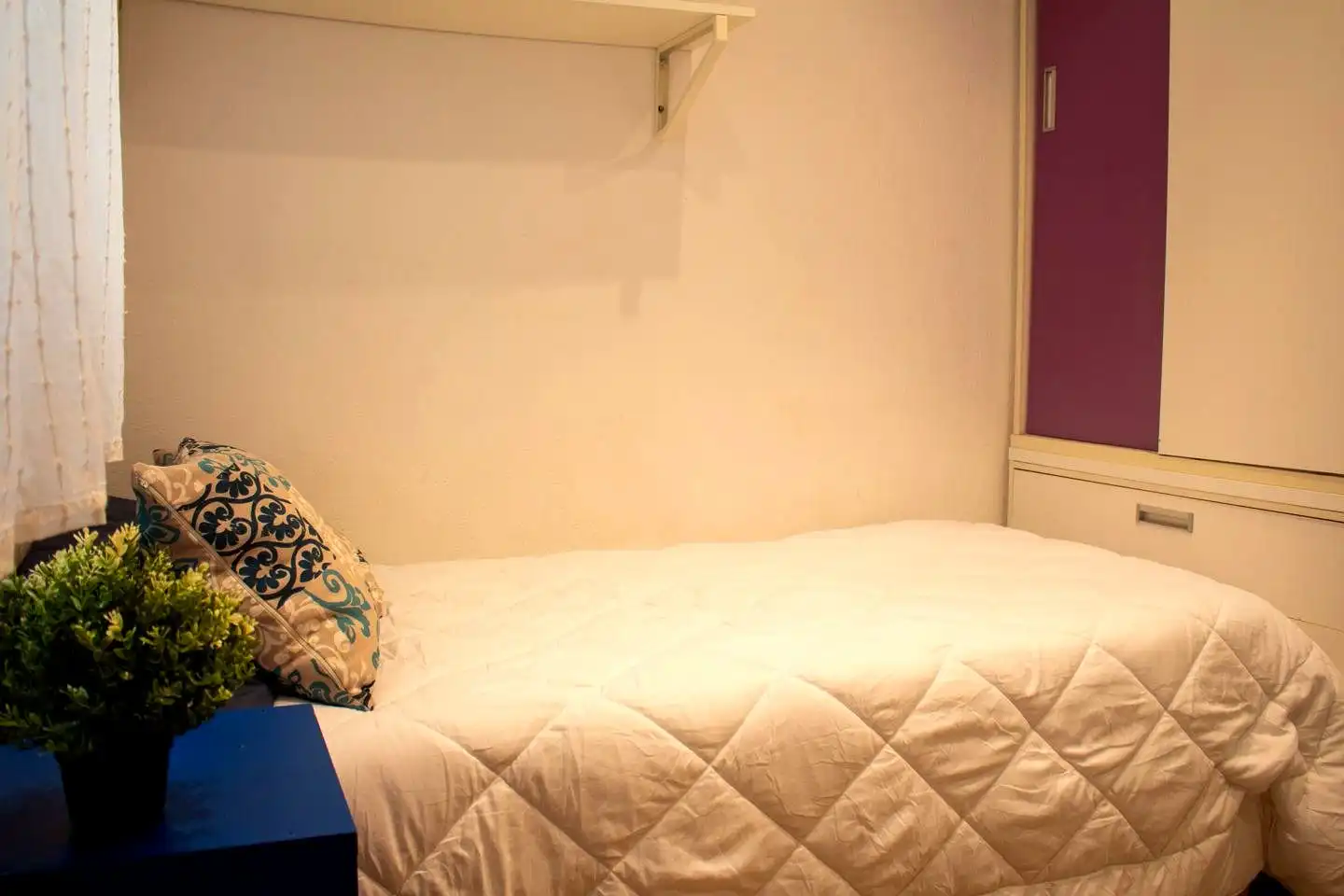 Dormitori de Apartament de lloguer en Valencia amb Aire condicionat, Moblat i Balcó