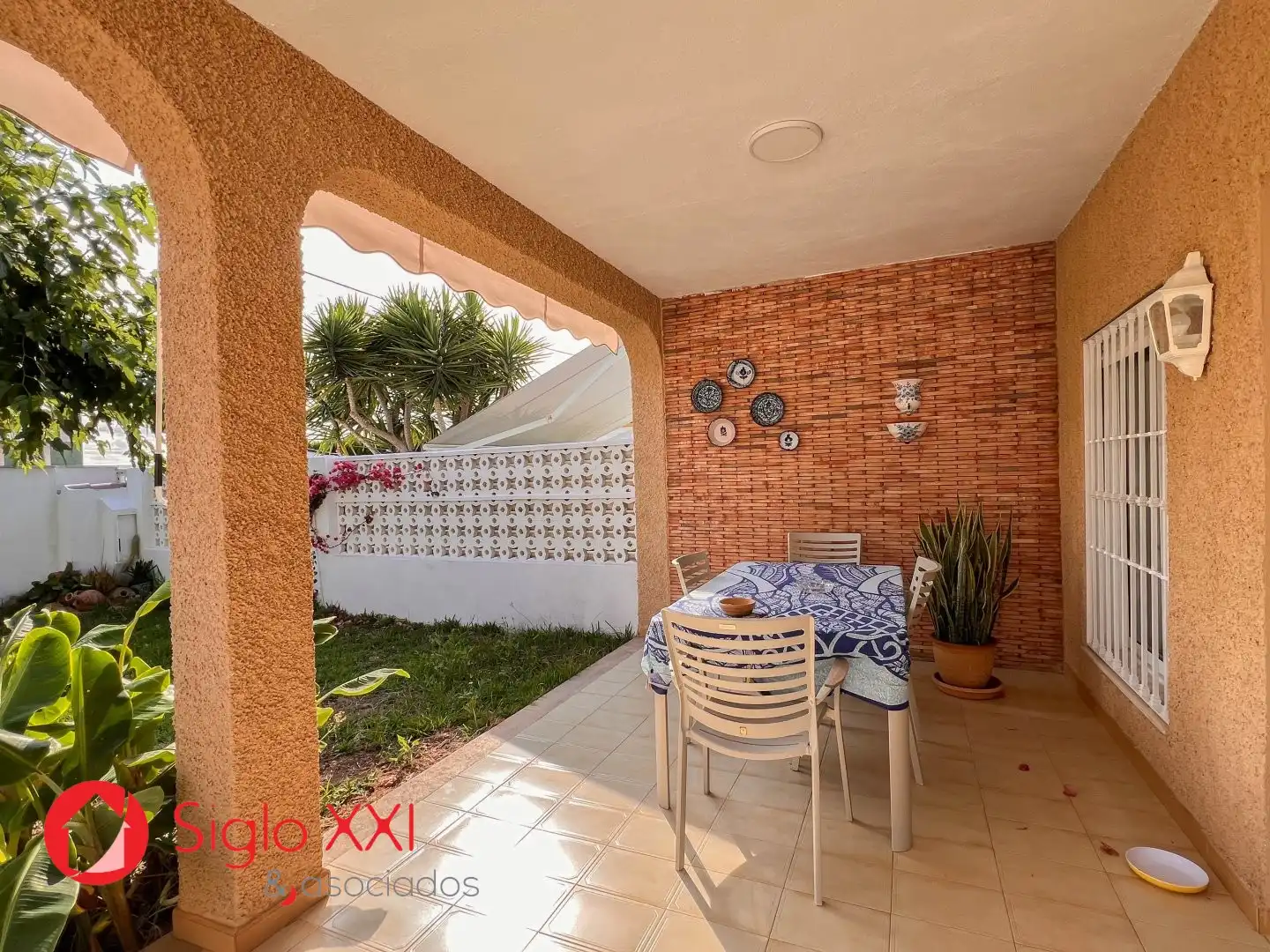 Terrasse von Einfamilien-Reihenhaus zum Verkauf in Castellón de la Plana / Castelló de la Plana mit Klimaanlage, Heizung und Terrasse