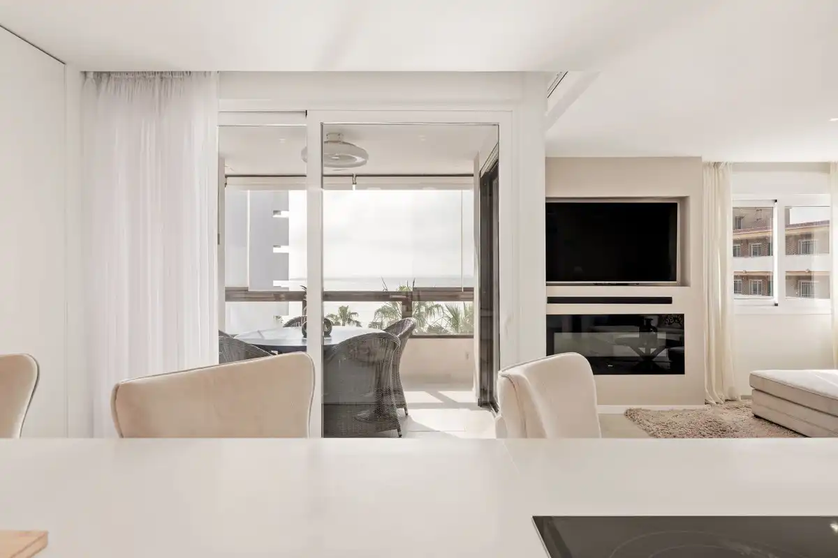Sala de estar de Apartamento en venta en Torremolinos con Aire acondicionado, Amueblado y Piscina comunitaria
