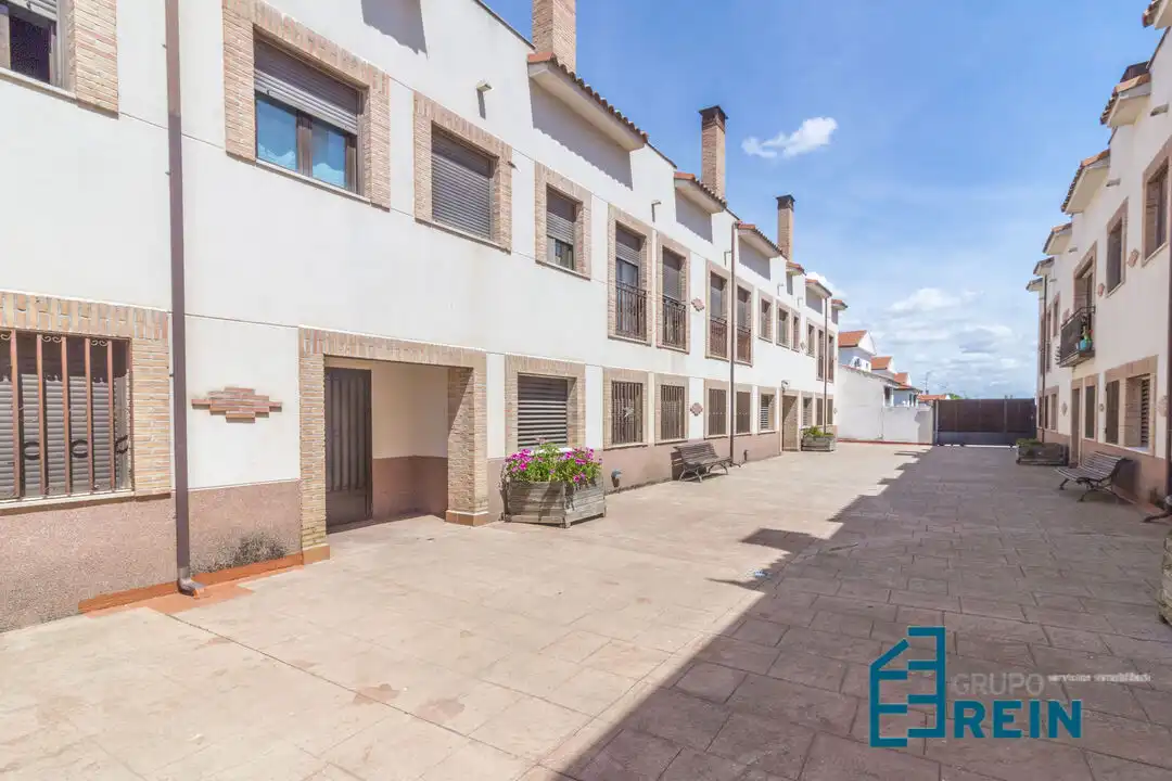 Exterior view of Flat for sale in Recas  with Heating and Storage room