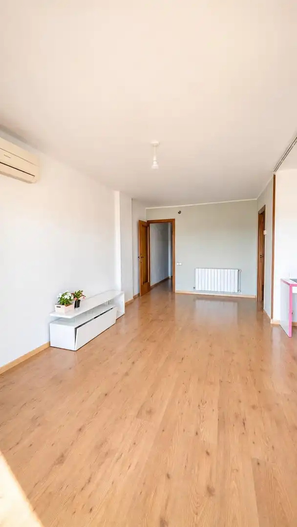 Living room of Flat for sale in Ripollet  with Heating, Parquet flooring and Balcony