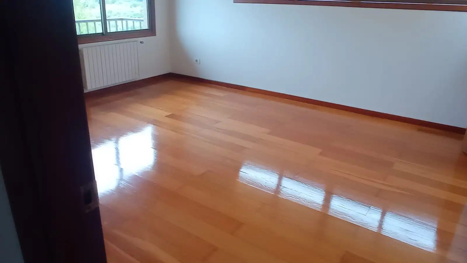 Sala de estar de Casa o chalet en venta en Vigo  con Calefacción, Jardín privado y Parquet