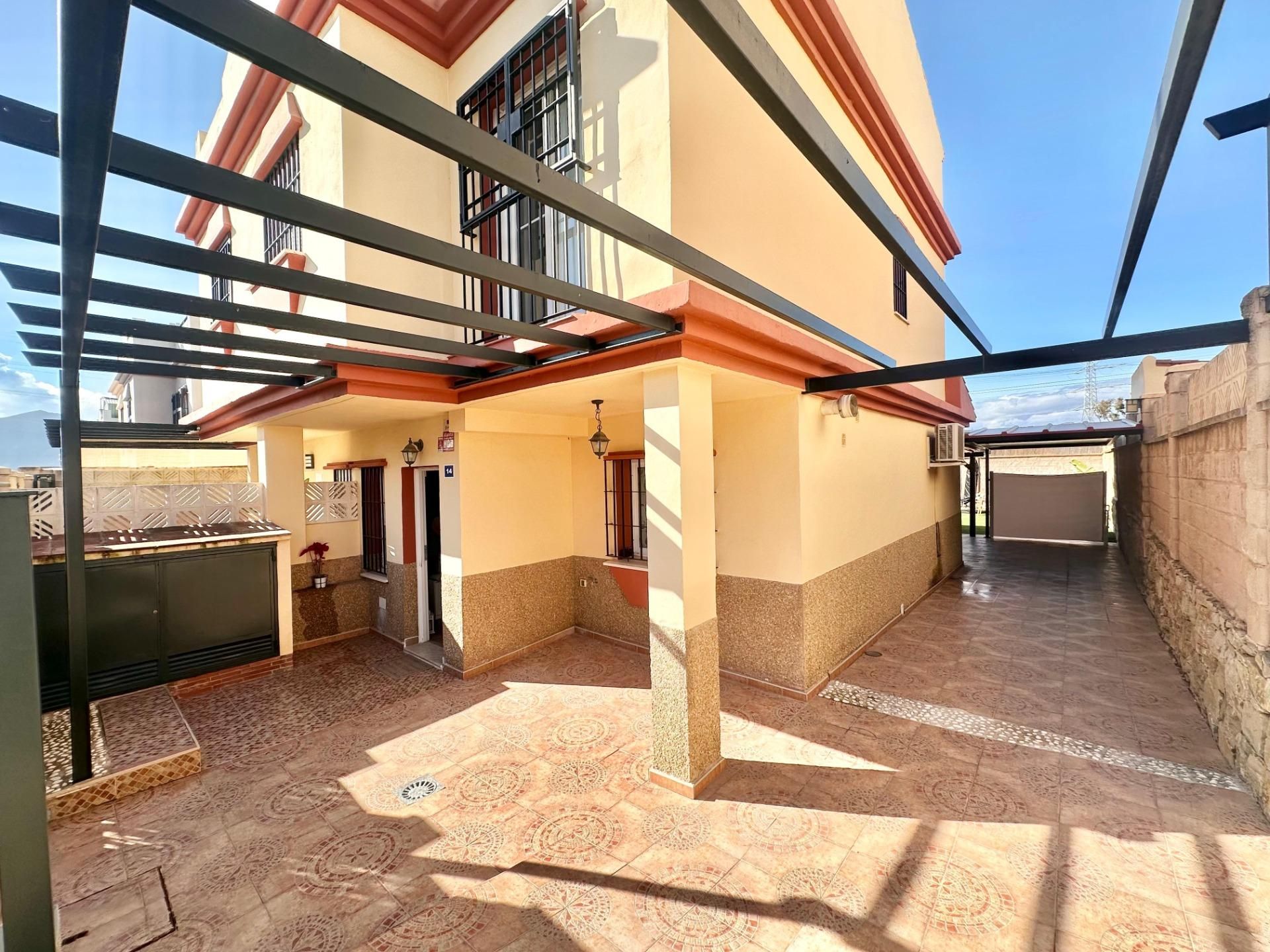 Terrassa de Casa adosada en venda en Cártama amb Moblat i Piscina comunitària