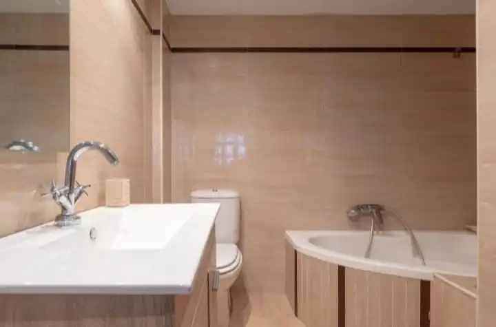 Baño de Casa adosada de alquiler en Benalmádena con Aire acondicionado, Terraza y Amueblado