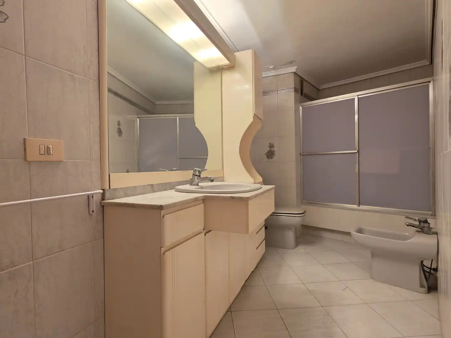 Baño de Piso en venta en Castellón de la Plana / Castelló de la Plana con Balcón