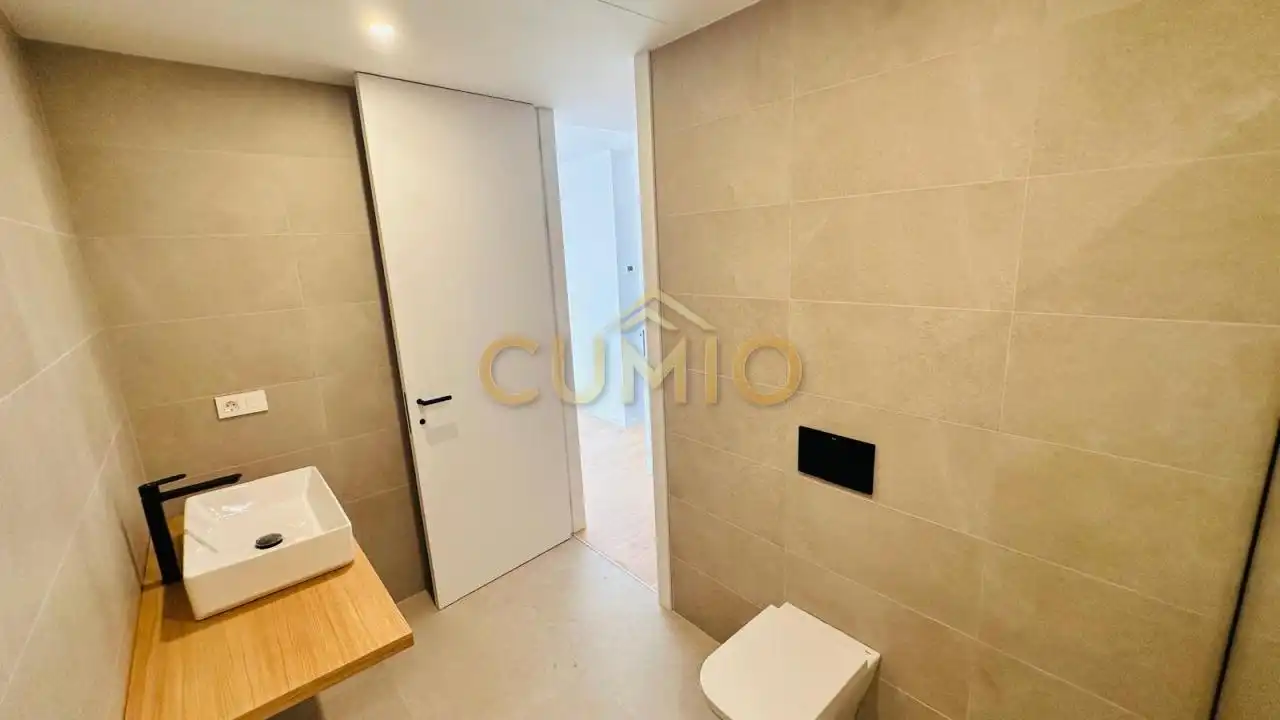 Badezimmer von Einfamilien-Reihenhaus zum Verkauf in Nigrán mit Heizung, Privatgarten und Terrasse