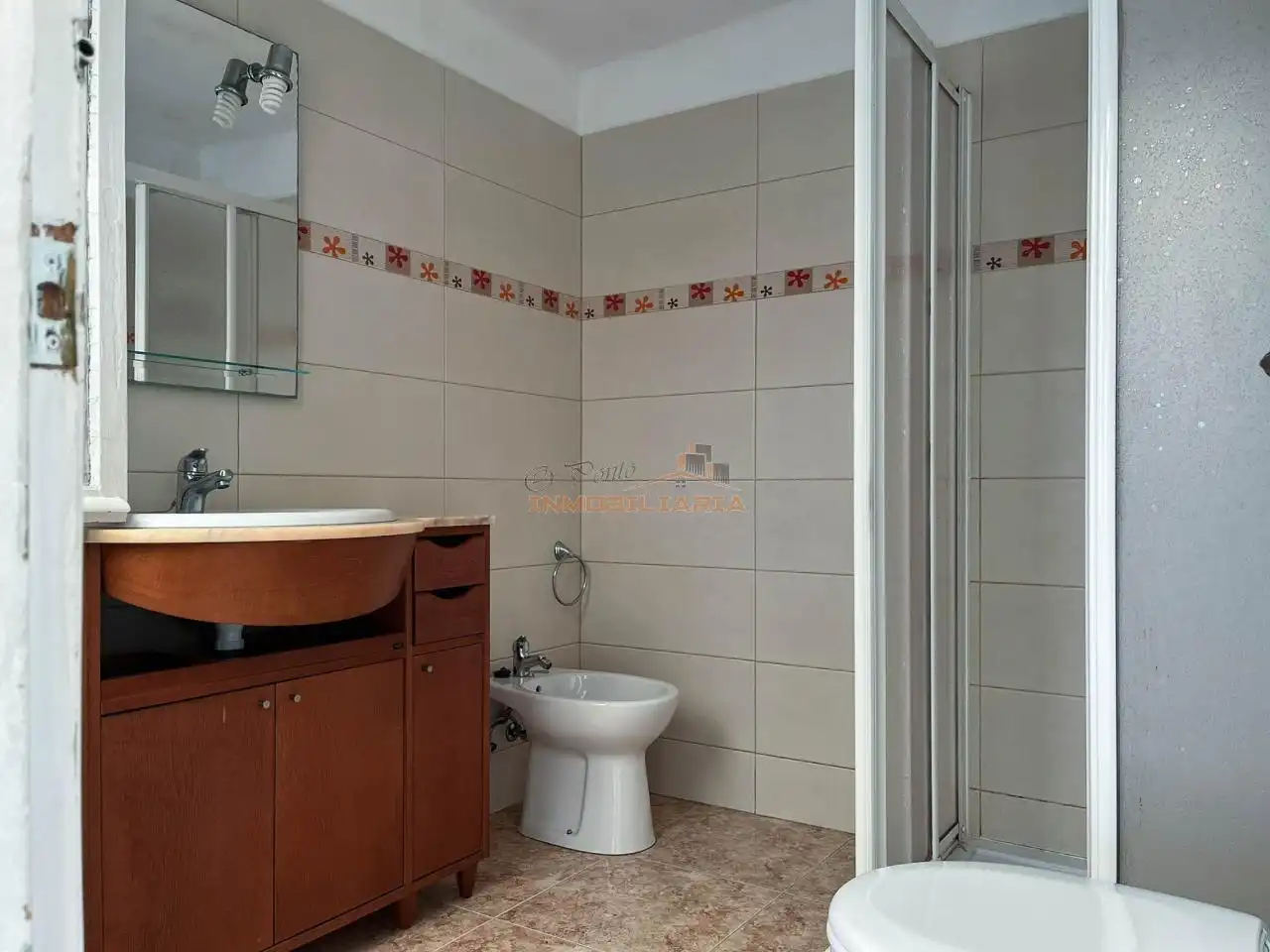 Badezimmer von Wohnung zum Verkauf in Neda mit Terrasse
