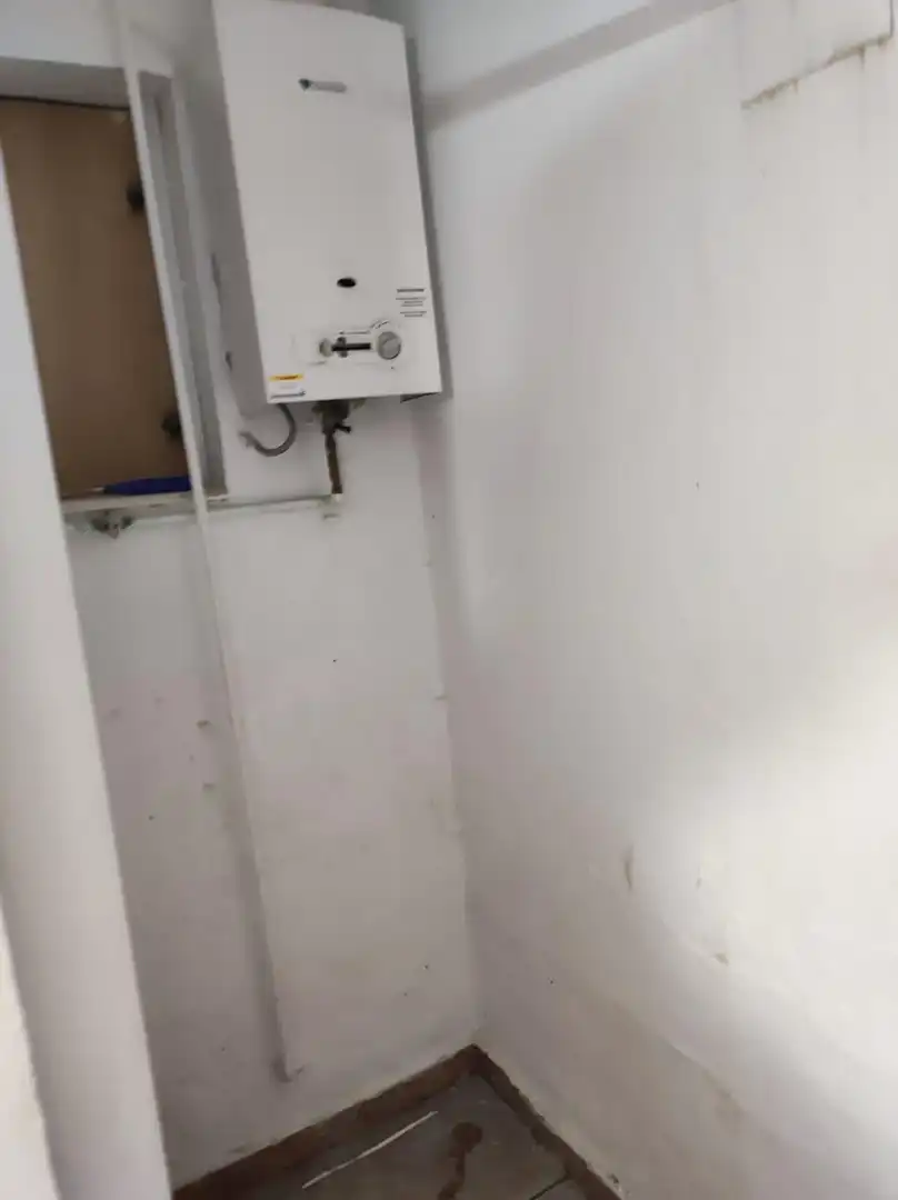 Ground floor for sale in Sevilla  with Air Conditioner, Heating and Furnished