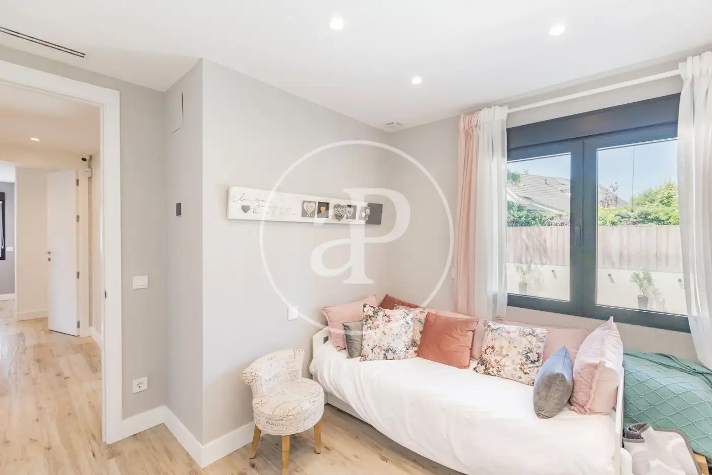Schlafzimmer von Haus oder Chalet zum Verkauf in Pozuelo de Alarcón mit Klimaanlage, Heizung und Privatgarten