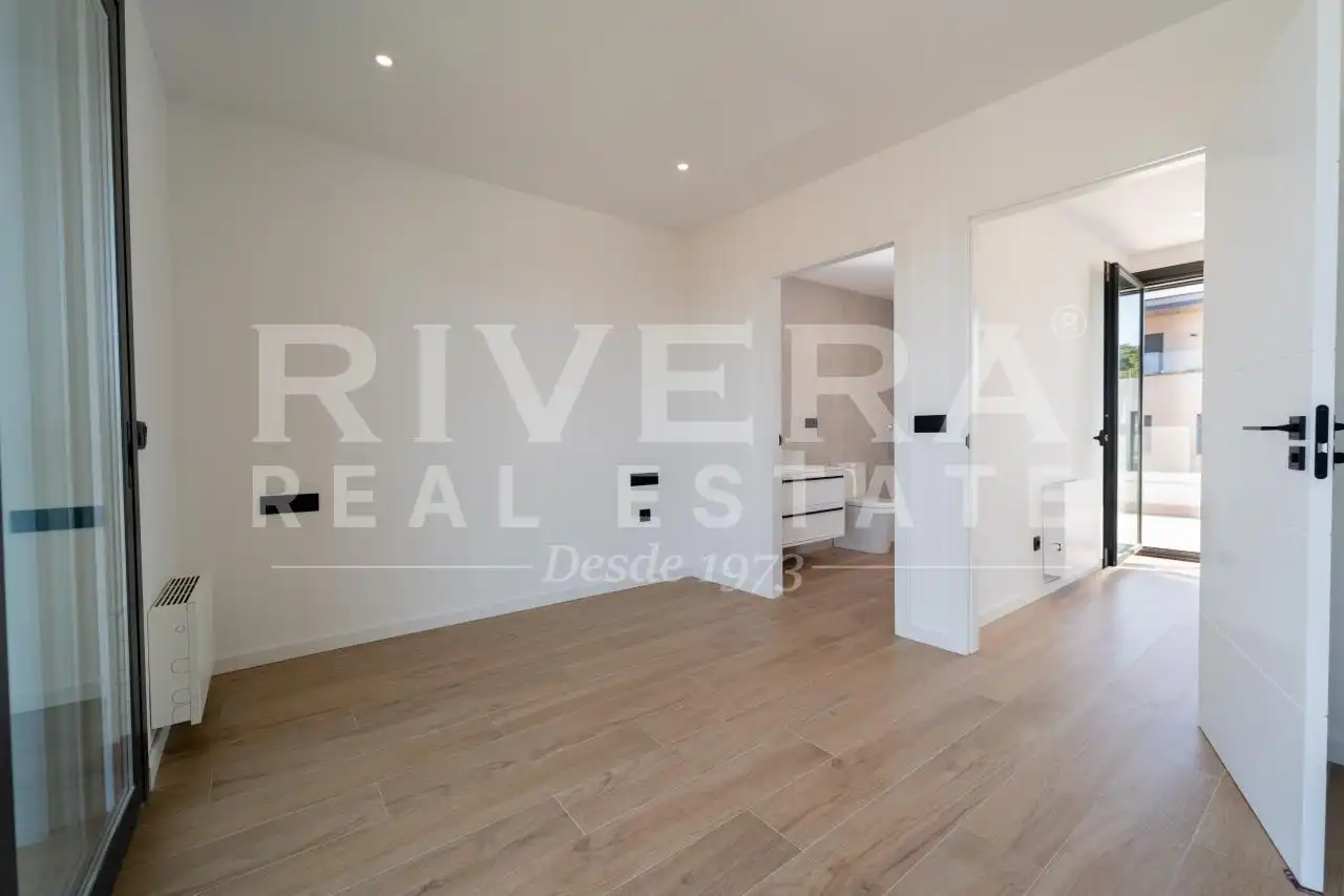 Sala de estar de Casa adosada en venta en Vigo  con Calefacción y Jardín privado