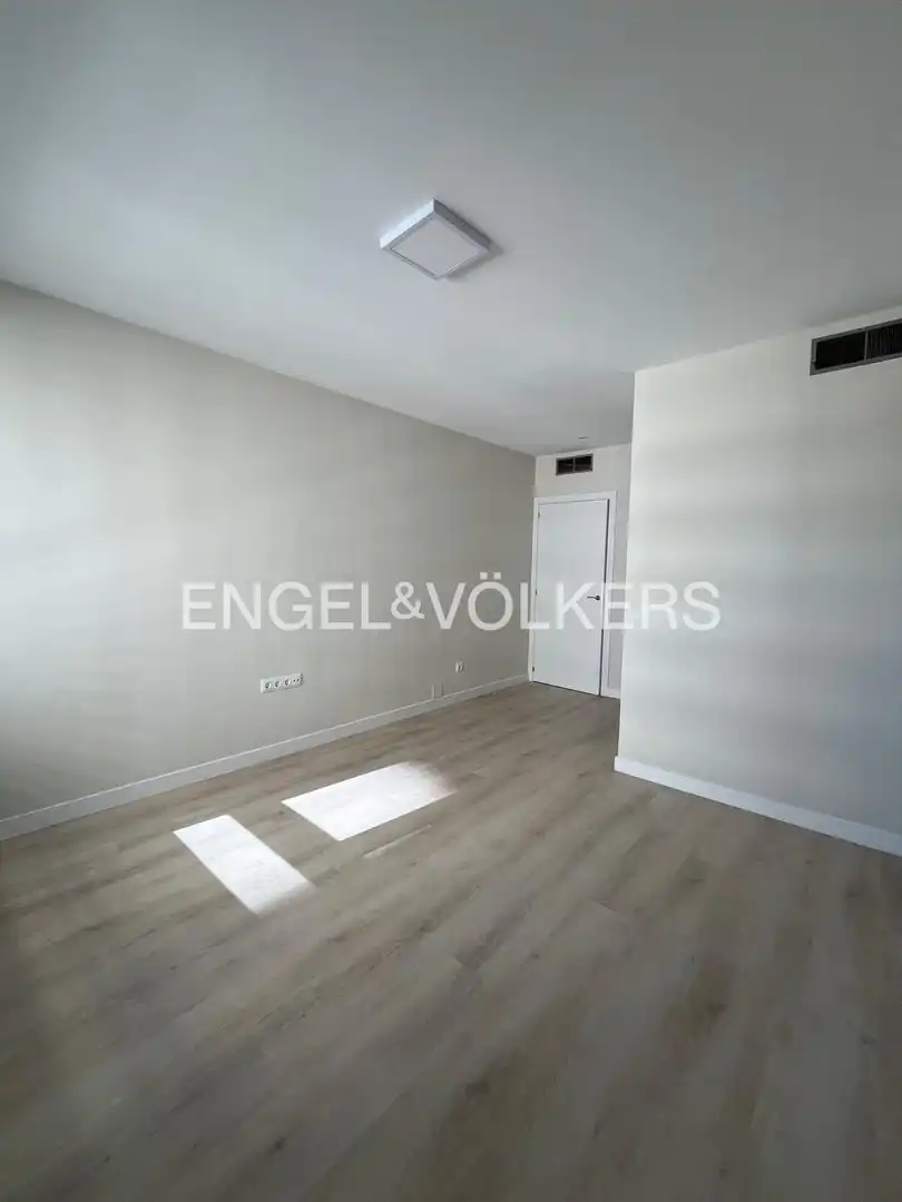 Bedroom of Flat for rent in Madrid  with Air Conditioner, Heating and Terrace