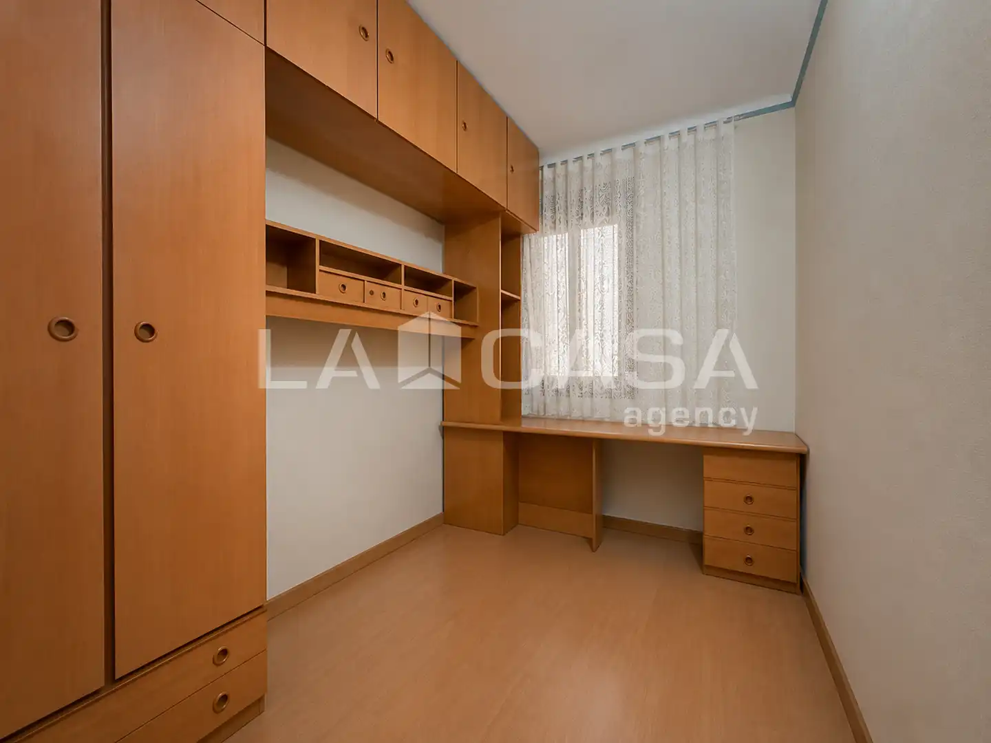 Habitación de Piso en venta en Santa Coloma de Gramenet con Balcón
