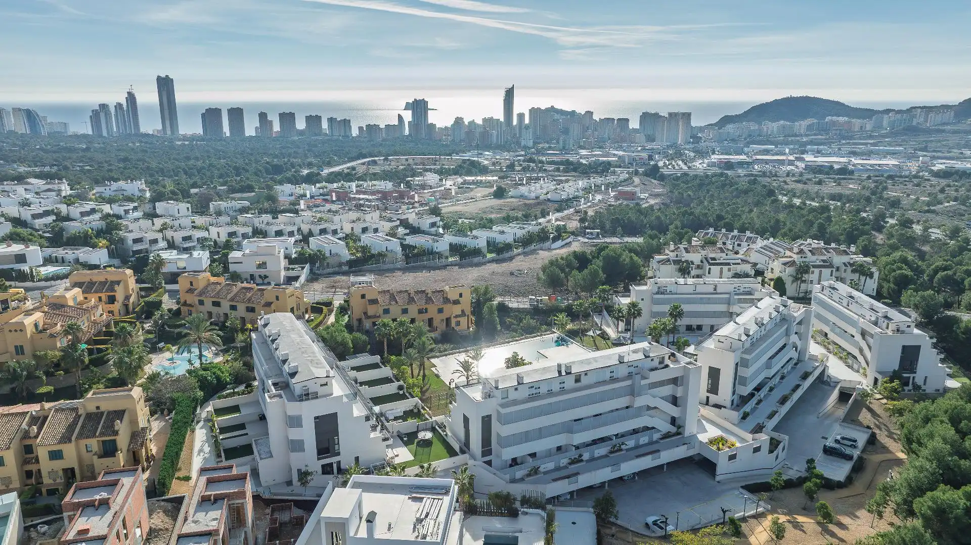 Vista exterior de Dúplex en venda en Finestrat amb Aire condicionat, Calefacció i Jardí privat