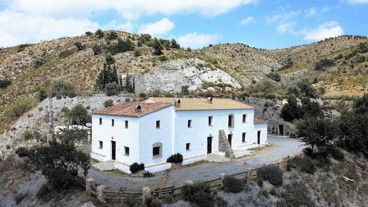 Vista exterior de Casa o xalet en venda en Taberno amb Calefacció, Jardí privat i Traster