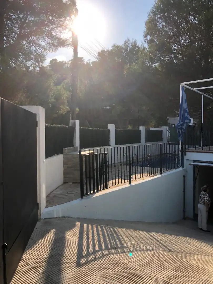 Piscina de Casa adosada en venta en Gilet con Calefacción, Jardín privado y Parquet