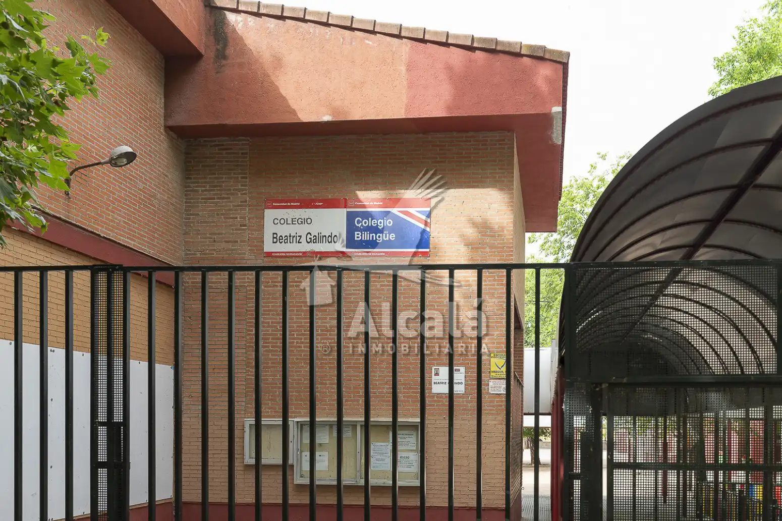 Vista exterior de Piso en venta en Alcalá de Henares