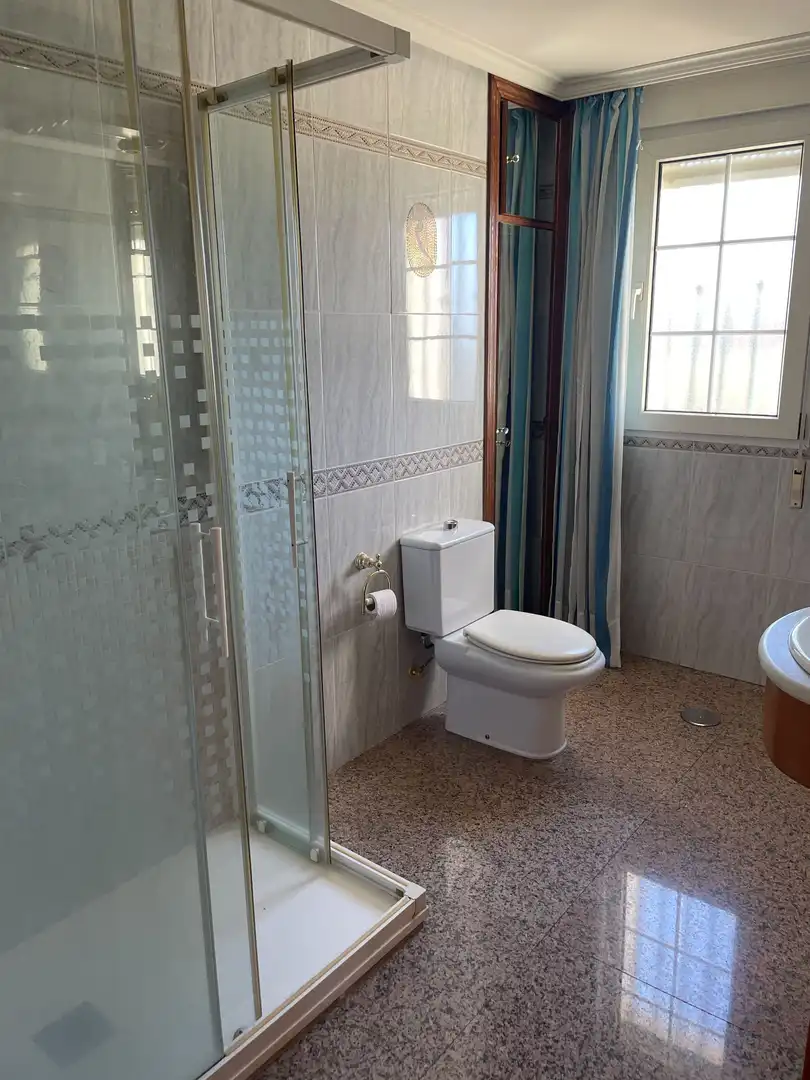 Bany de Casa o xalet en venda en Aranjuez amb Aire condicionat, Calefacció i Jardí privat