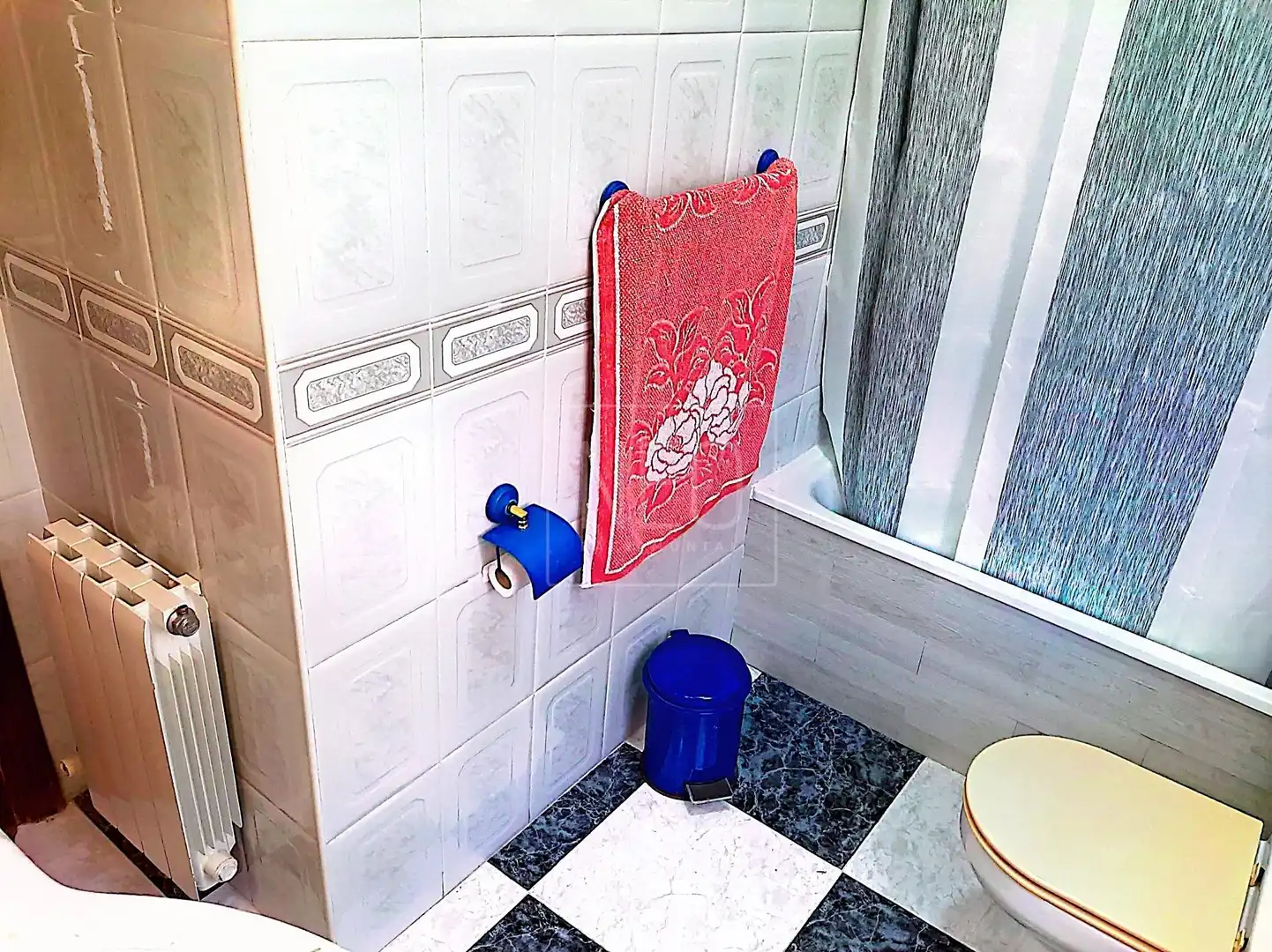 Baño de Casa o chalet en venta en Cúllar Vega con Aire acondicionado, Calefacción y Jardín privado