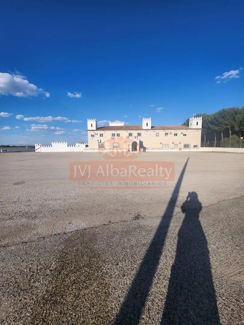Vista exterior de Edificio en venta en El Provencio  